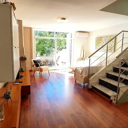 Sunny Triplex By Hello Homes